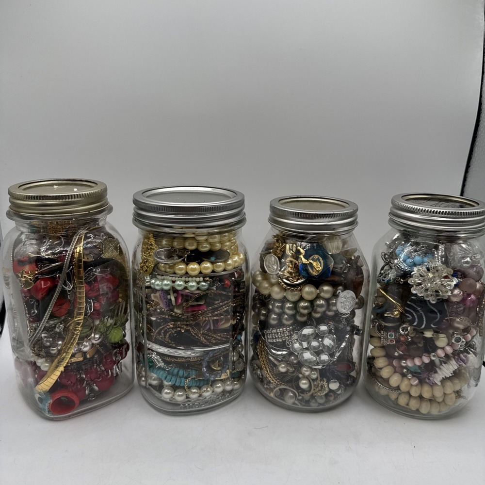 Lot Of 4 Mystery Jewelry Jars 5lbs 8oz Wearable Vintage - Gold Silver Tone - Picture 8 of 8